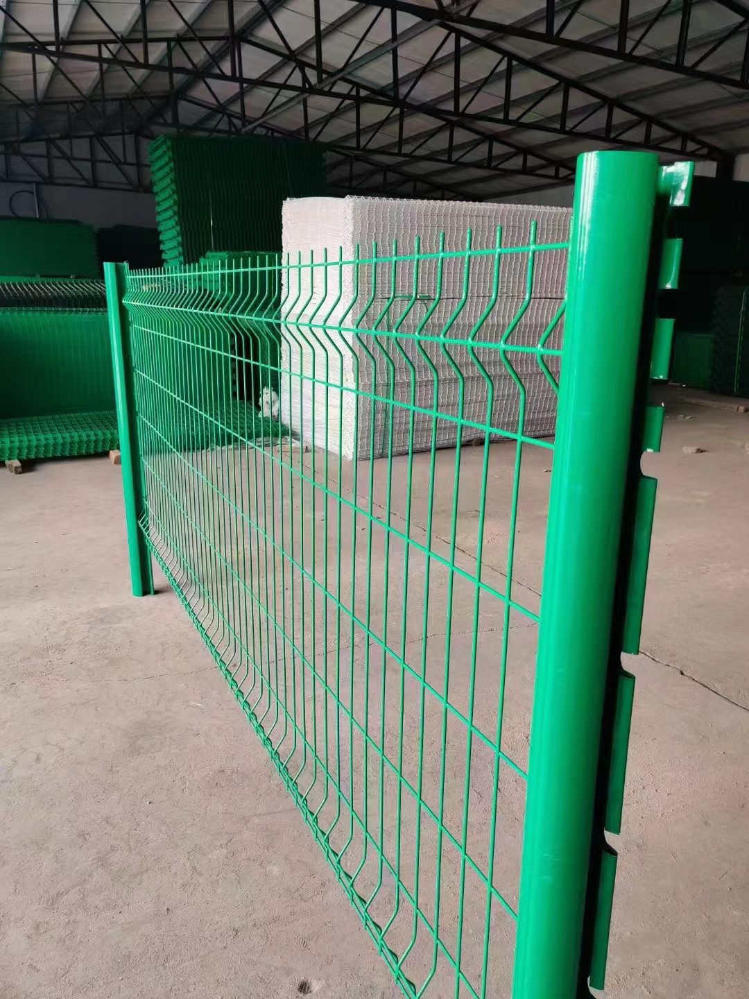 Round galvanised steel posts, Aluminum 3D fence with peach posts - Image 3