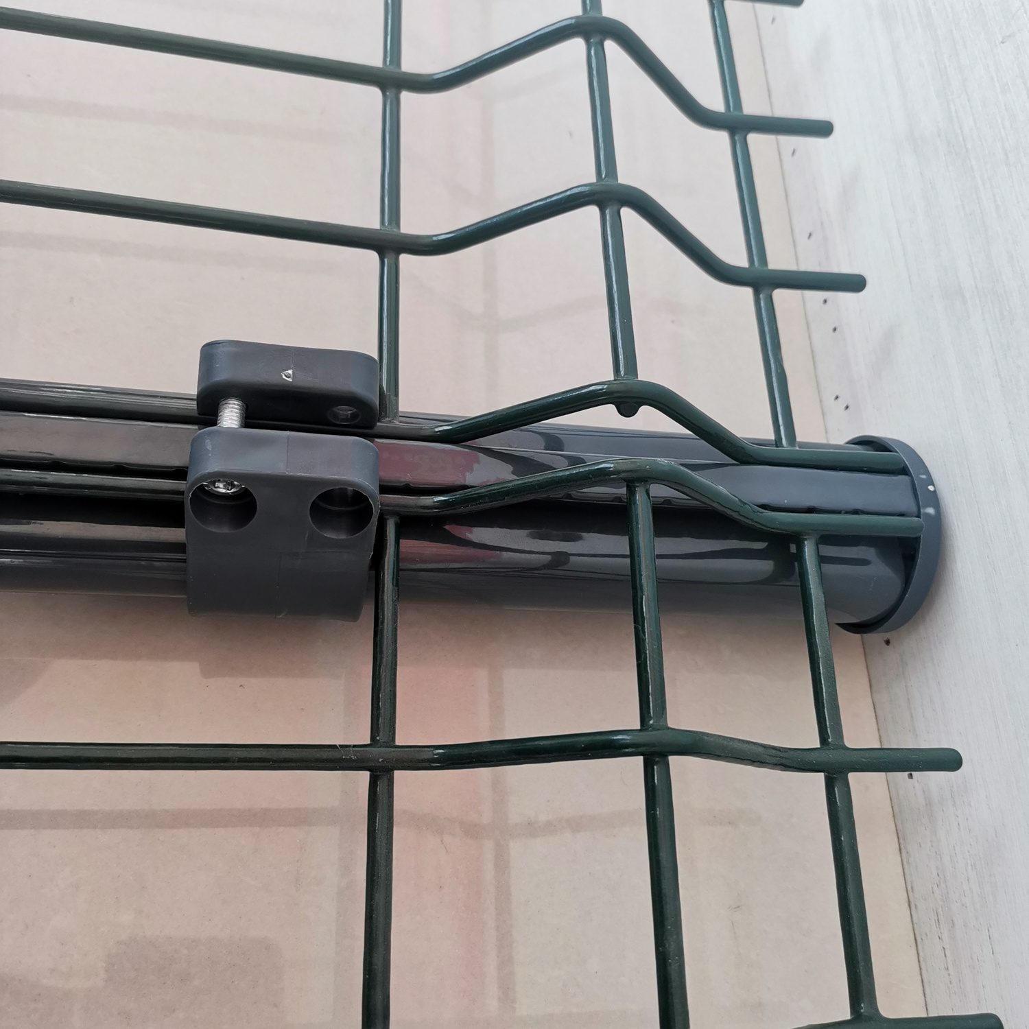 Round galvanised steel posts, Aluminum 3D fence with peach posts - Image 7