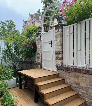 Aluminum Slat Fence - Image 4